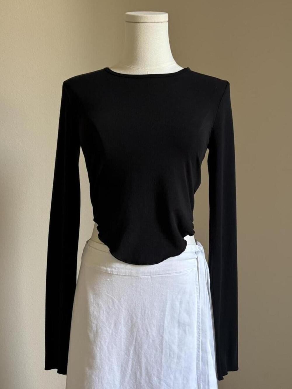 Wilfred by Aritzia Black Long Sleeve Asymmetrical Hem Top Size Small